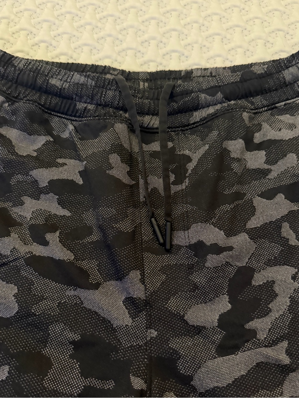 Men's L, Lululemon 5” Pacebreaker Linerless Black Camo Athletic Shorts - Picture 2 of 6